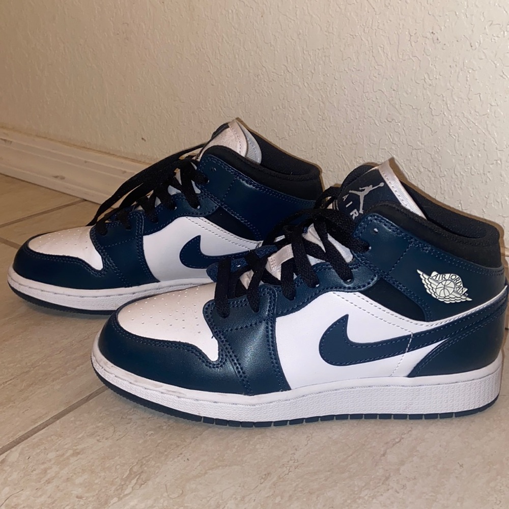 Air Jordan Mid